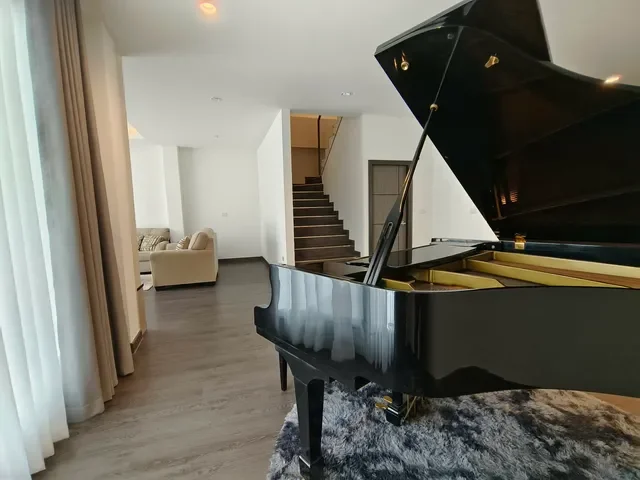 Ekkamai House 1 | 4-bedroom house for sale
